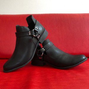 Black motorcycle booties